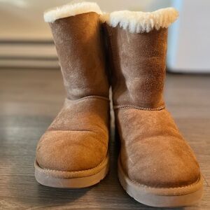 Bailey Bow Chestnut Brown Uggs size 8